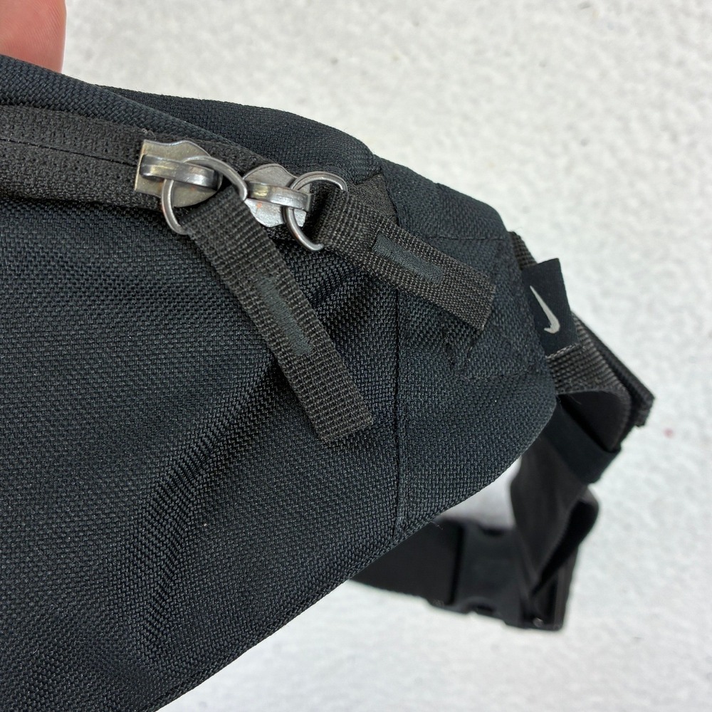 Nike Hip Pack Fanny Pack Black White Waist Bag Travel Adjustable Strap Casual - Picture 2 of 9
